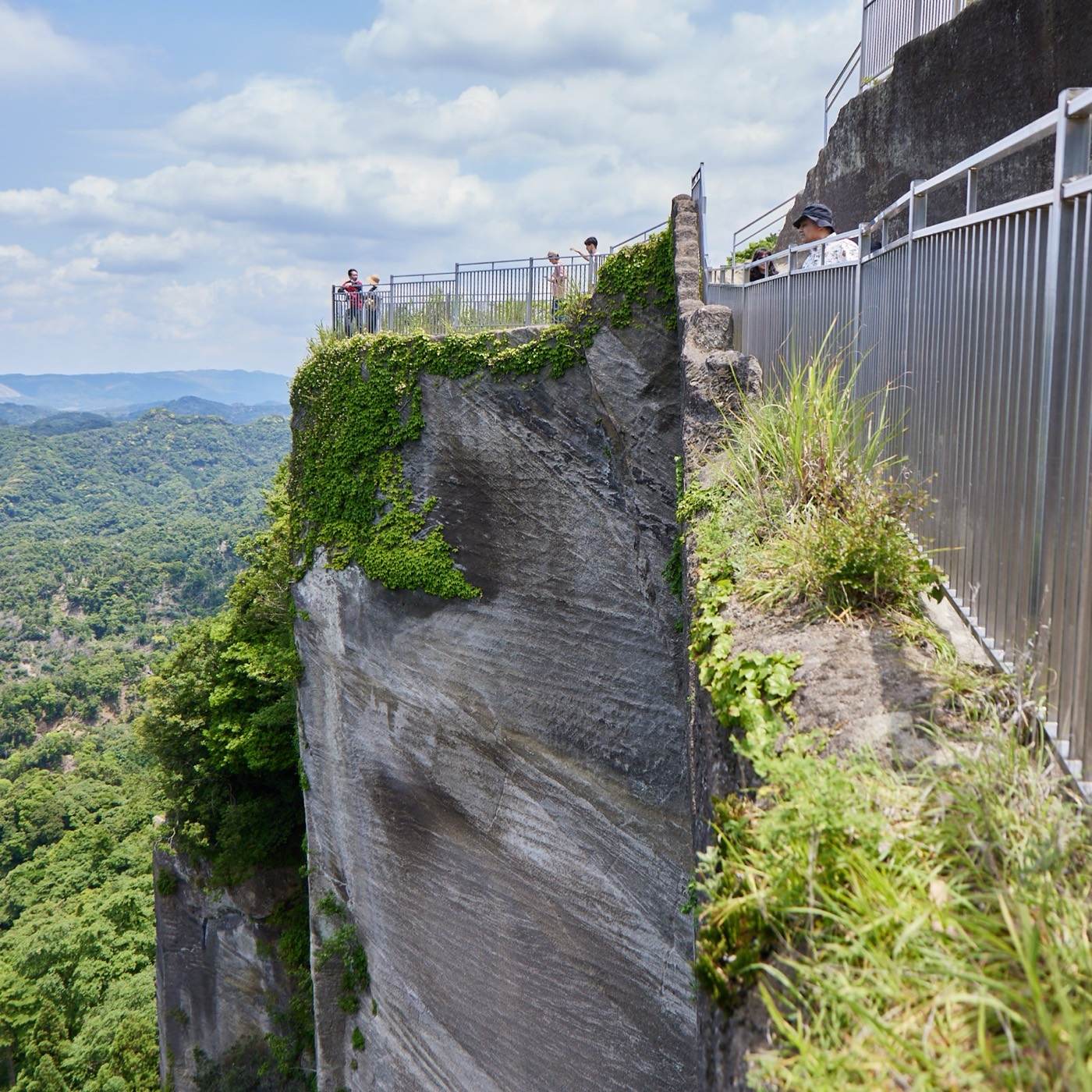 The railing at the tip of Jigoku Nozoki on Mt. Nokogiri